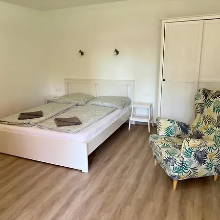 Hullam Pensión 4*