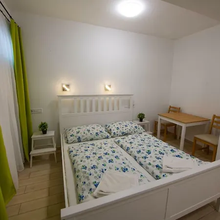 Hullam Guest house Siofok
