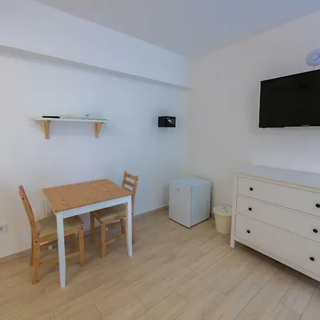 Hullam Pensión 4*